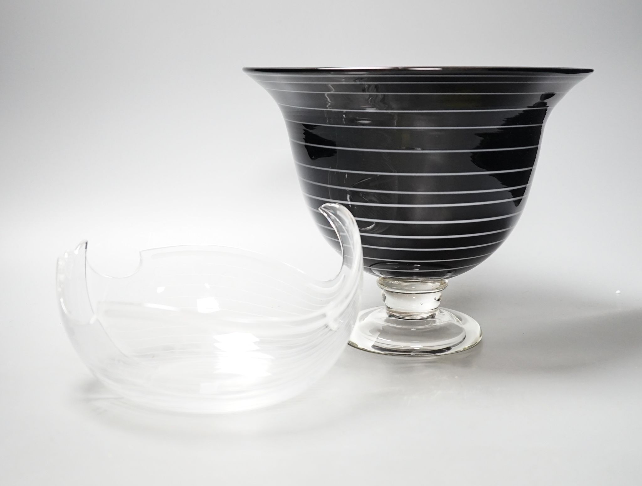 A Gunnar Cyren for Orrefors bowl and a footed bowl, tallest 21cm